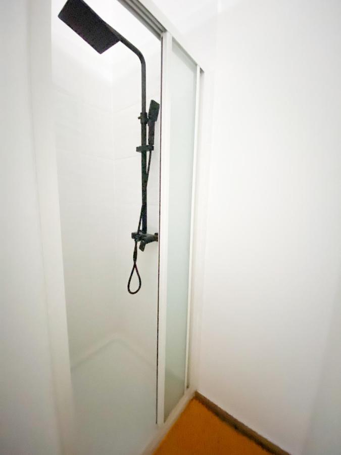 Capstay Roubaix Lille Private Shower & Netflix Exterior foto